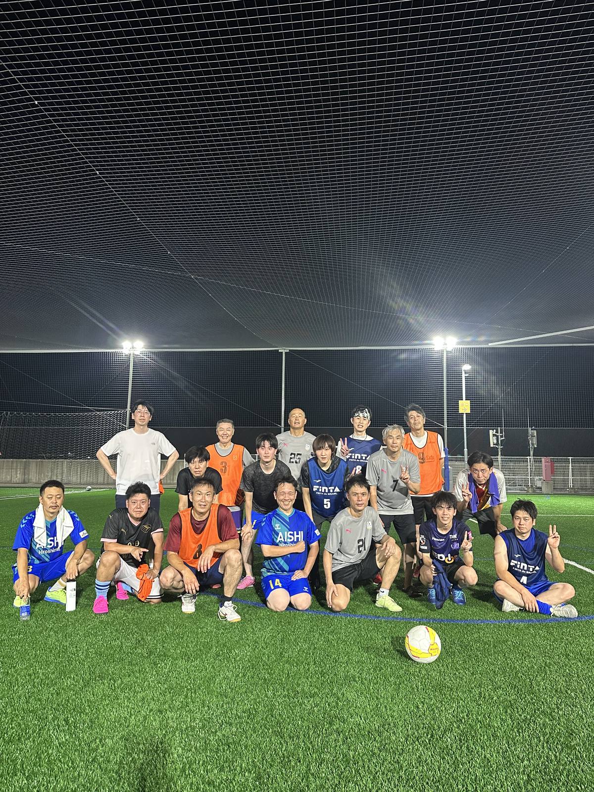 試合後、両チーム集合での記念写真